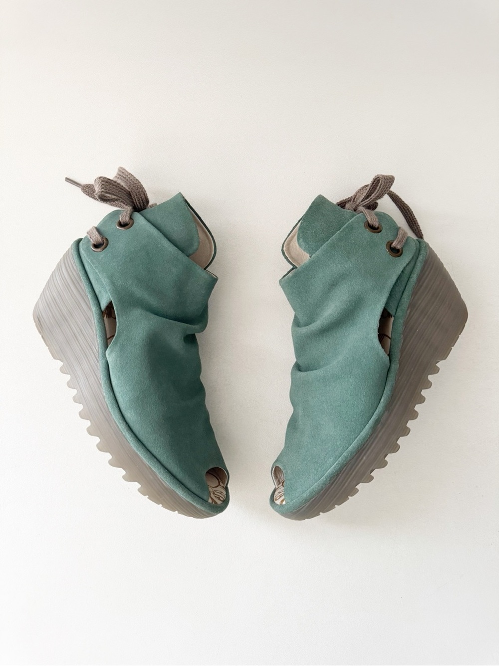 Fly London Yebi Peep Toe Wedge Sandal Bootie EU 39 US 8.5 Green Suede Boho Artsy